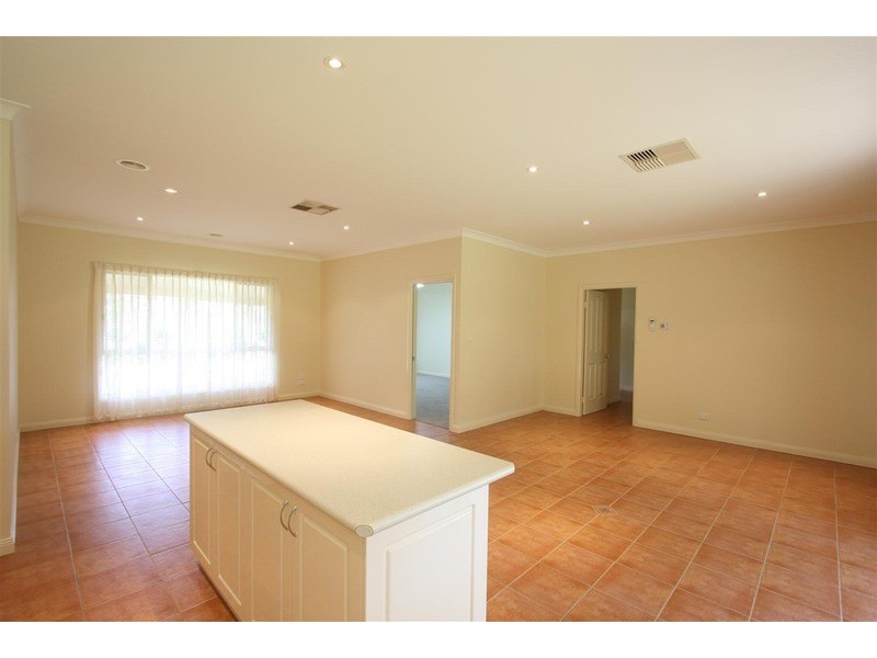 4 Burkes  Street, The Rock NSW 2655