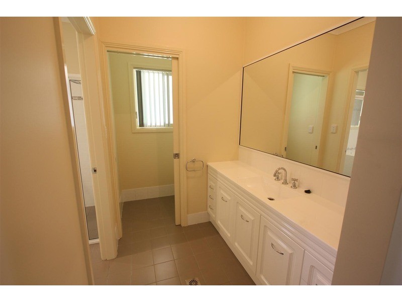 4 Burkes  Street, The Rock NSW 2655