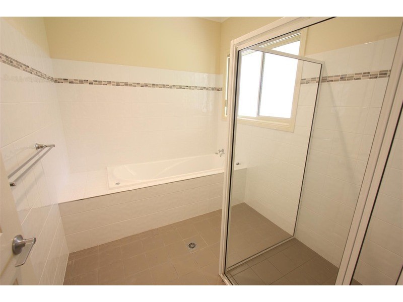 4 Burkes  Street, The Rock NSW 2655