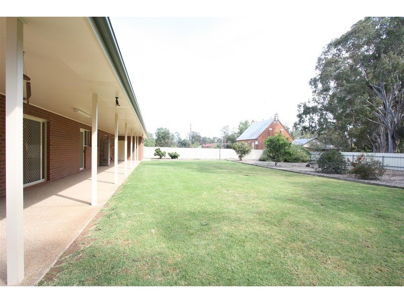 4 Burkes  Street, The Rock NSW 2655