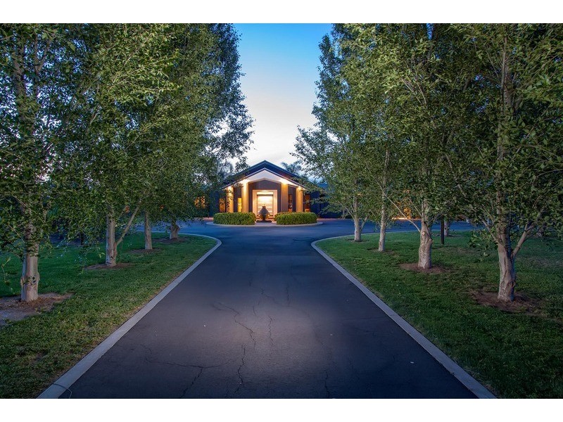 1 Cottonwood  Place, Wagga Wagga NSW 2650