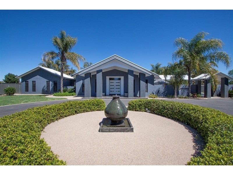 1 Cottonwood  Place, Wagga Wagga NSW 2650