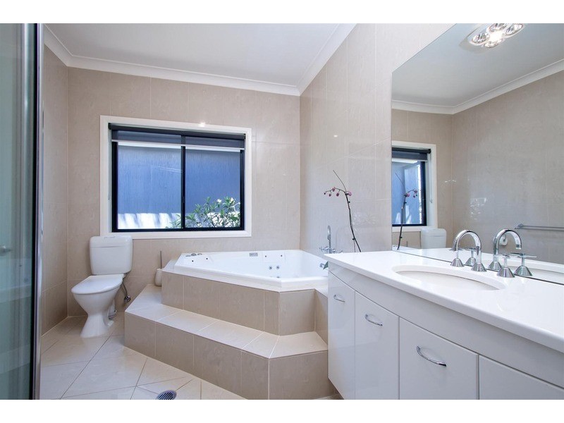 1 Cottonwood  Place, Wagga Wagga NSW 2650