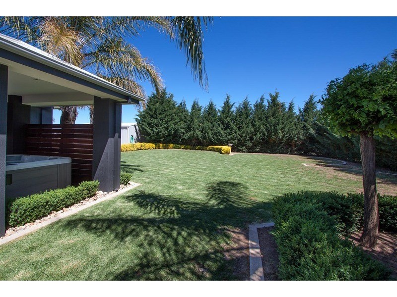 1 Cottonwood  Place, Wagga Wagga NSW 2650