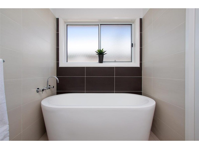 4 Clarence  Place, Tatton NSW 2650