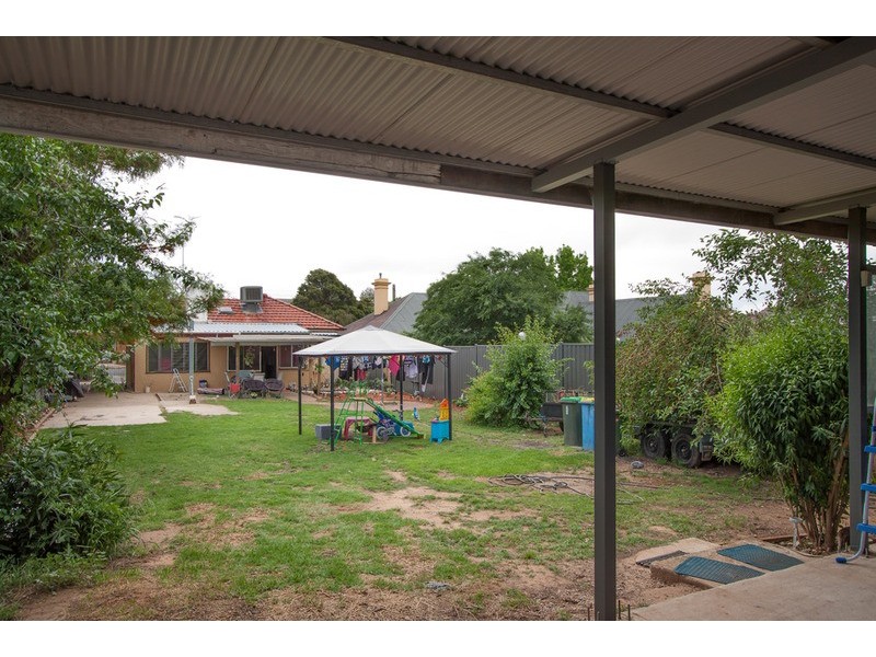 31 Macleay Street, Turvey Park NSW 2650