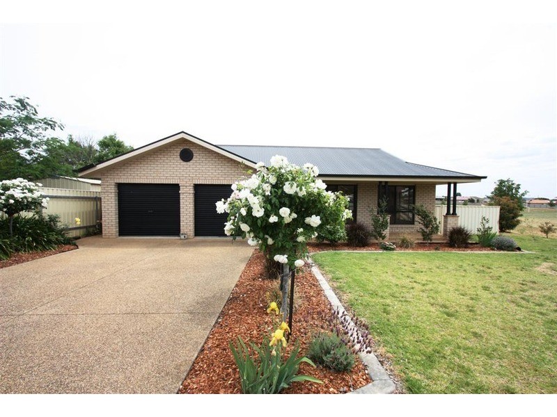 3 Havilah  Place, Bourkelands NSW 2650