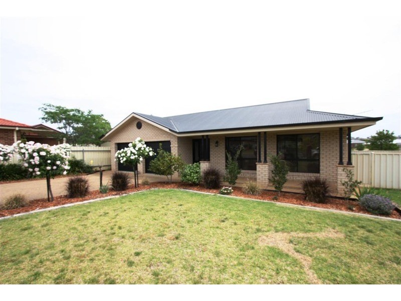 3 Havilah  Place, Bourkelands NSW 2650