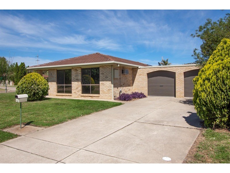 8 Warrambool Crescent, Glenfield Park NSW 2650