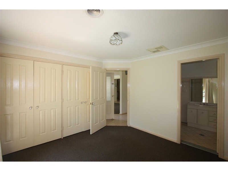 15 Kimberley Drive, Tatton NSW 2650