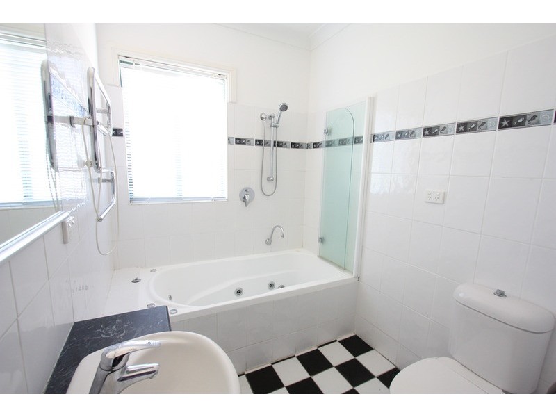 108 Fernleigh  Road, Turvey Park NSW 2650