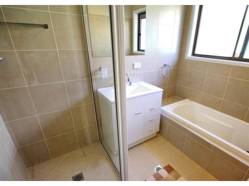 2 Nicholi Crescent, Lake Albert NSW 2650