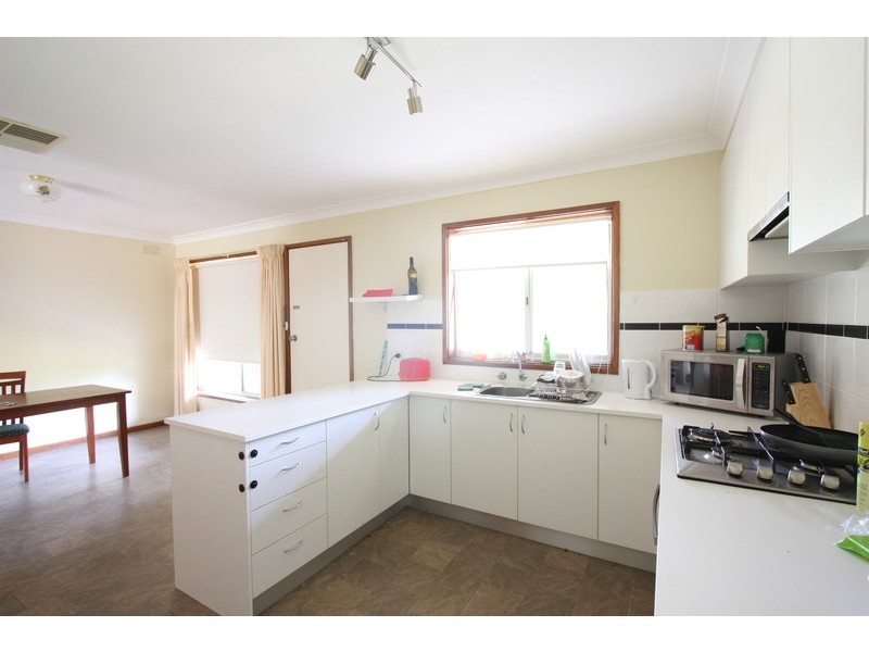 16 Main Street, Lake Albert NSW 2650