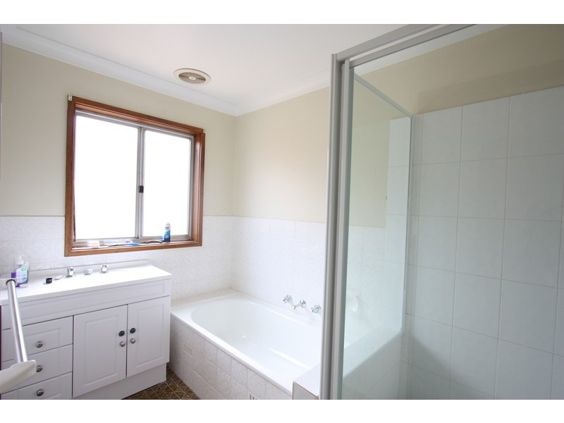 16 Main Street, Lake Albert NSW 2650