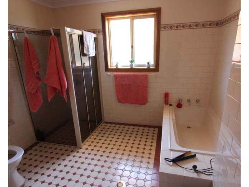 5 Nunkeri Street, Glenfield Park NSW 2650