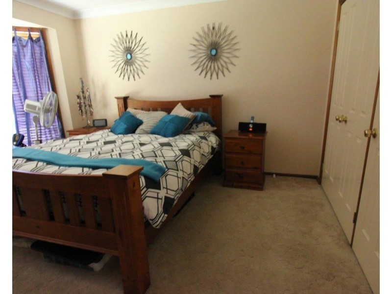 5 Nunkeri Street, Glenfield Park NSW 2650