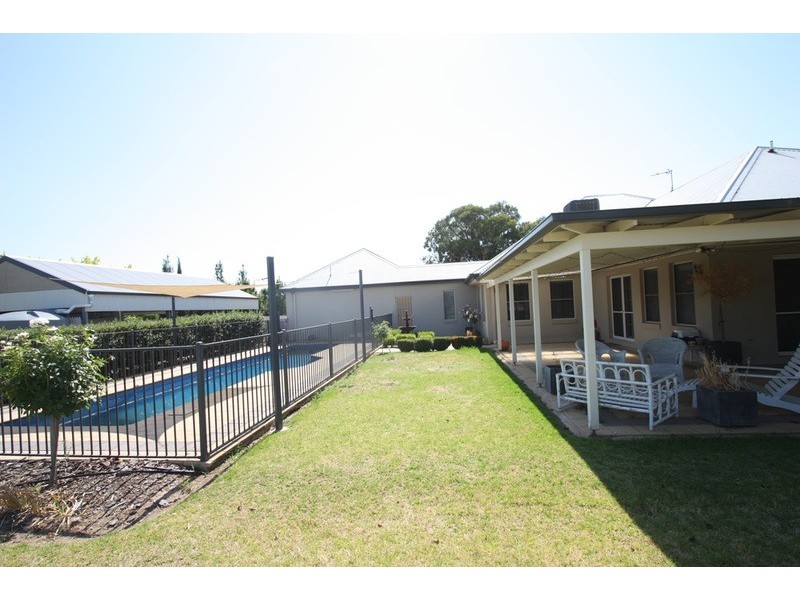 4 Hickory Place, Springvale NSW 2650