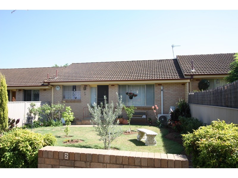 2/3 Henschke Avenue, Tolland NSW 2650