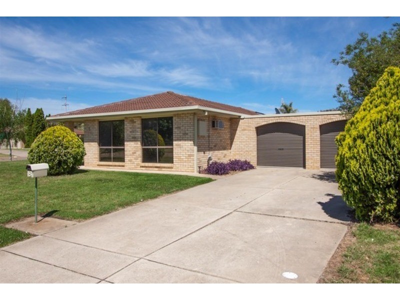 8 Warrambool  Crescent, Glenfield Park NSW 2650