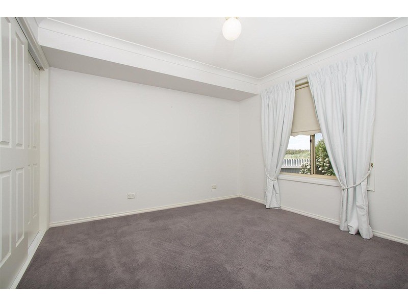 3/8 Honeysuckle Place, Lake Albert NSW 2650