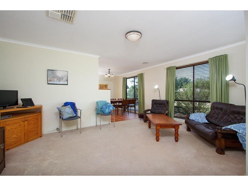 9 Matheson Place, Estella NSW 2650