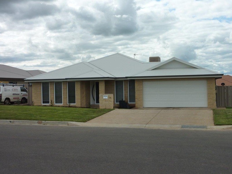 34 Deakin  Avenue, Lloyd NSW 2650