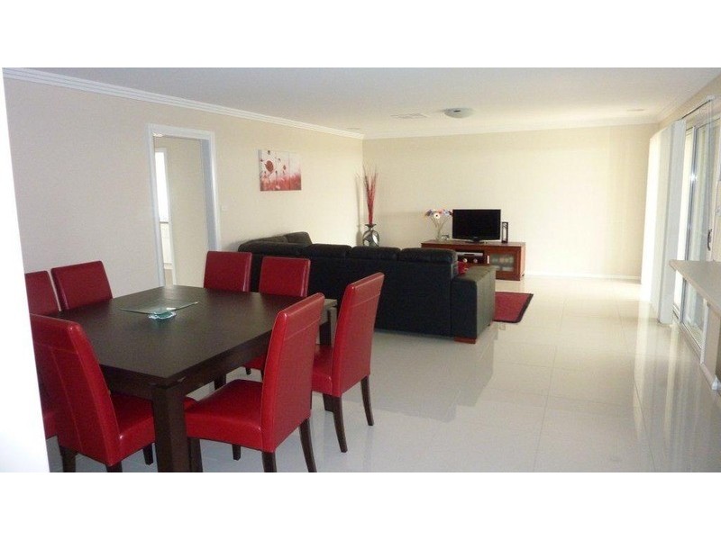 34 Deakin  Avenue, Lloyd NSW 2650