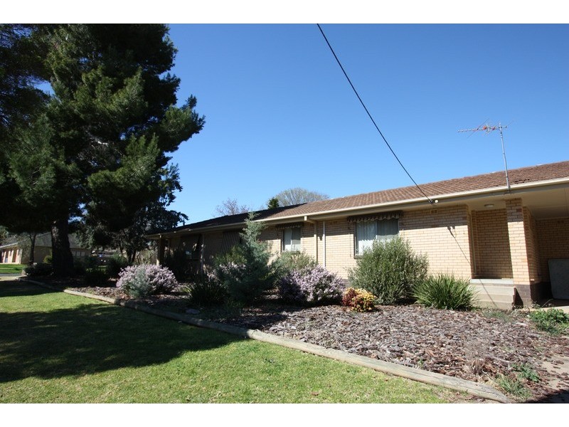 3/2 Raye Street, Tolland NSW 2650