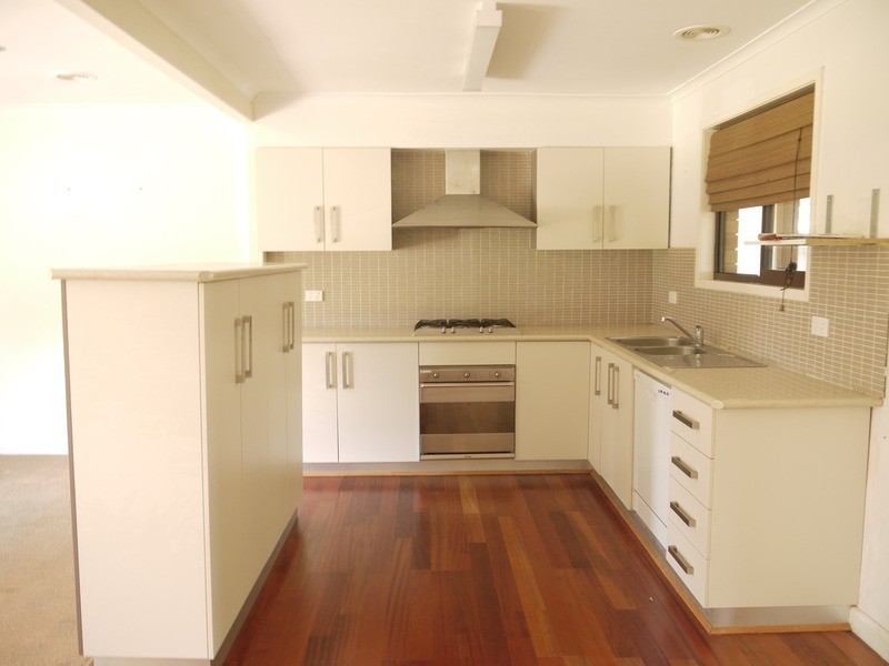 28 Forrest Street, Lake Albert NSW 2650