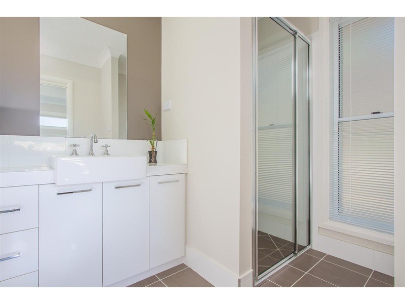 71 Yarrawah Crescent, Bourkelands NSW 2650