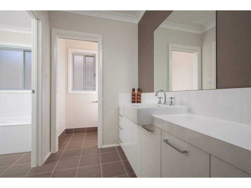 71 Yarrawah Crescent, Bourkelands NSW 2650