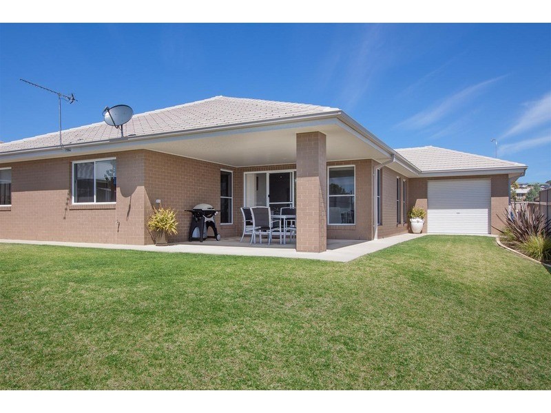 71 Yarrawah Crescent, Bourkelands NSW 2650