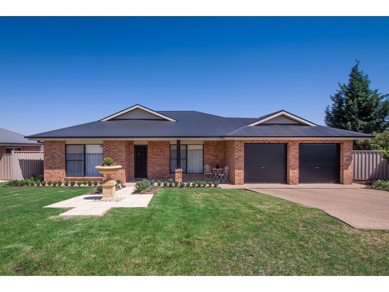 9 Yarrawah  Crescent, Bourkelands NSW 2650