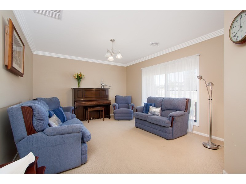 9 Yarrawah  Crescent, Bourkelands NSW 2650