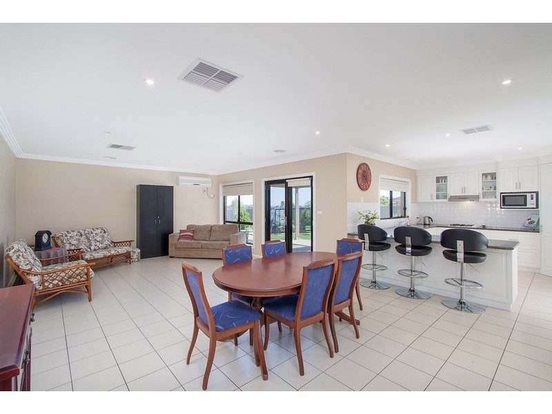 9 Yarrawah  Crescent, Bourkelands NSW 2650