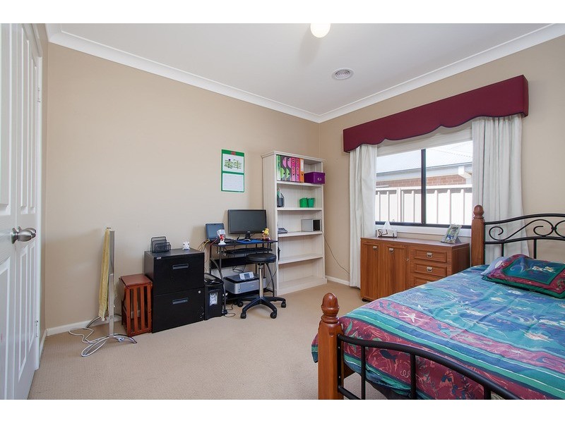 9 Yarrawah  Crescent, Bourkelands NSW 2650