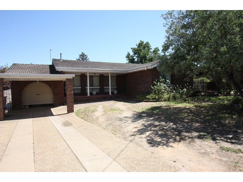 15 Ries Crescent, Tolland NSW 2650