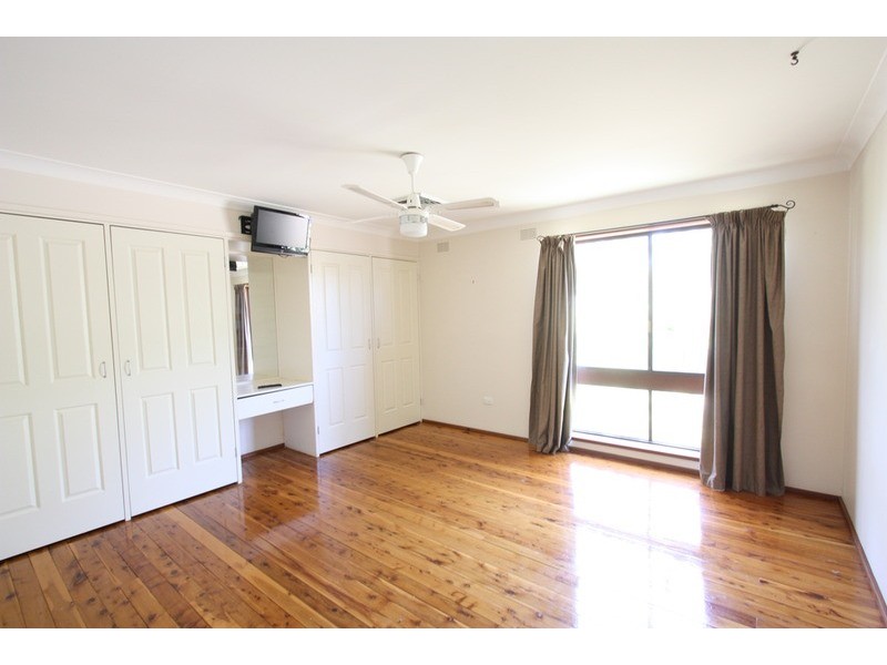 15 Ries Crescent, Tolland NSW 2650