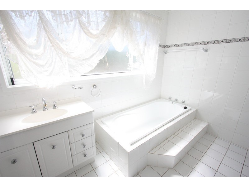 15 Ries Crescent, Tolland NSW 2650