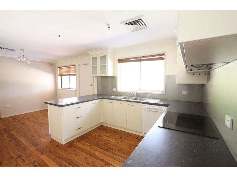 15 Ries Crescent, Tolland NSW 2650