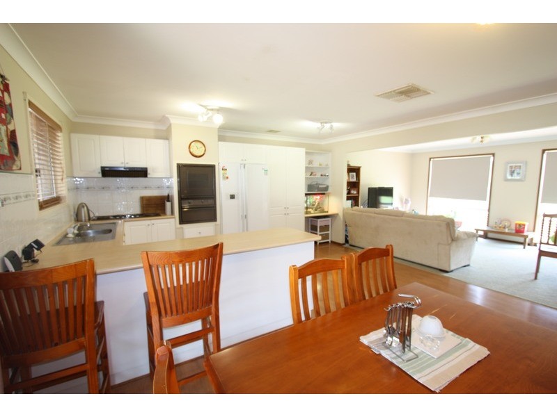 14 Yunguna Place, Glenfield Park NSW 2650