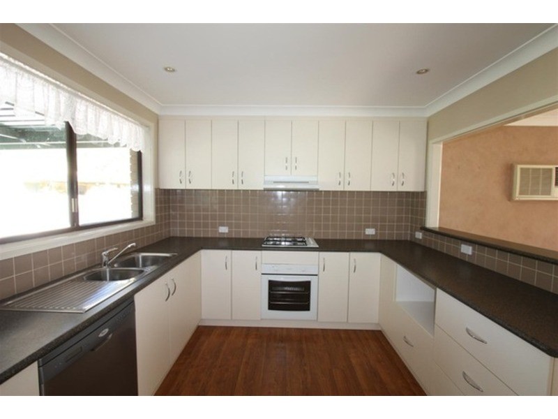 55 Jasmin Crescent, Lake Albert NSW 2650