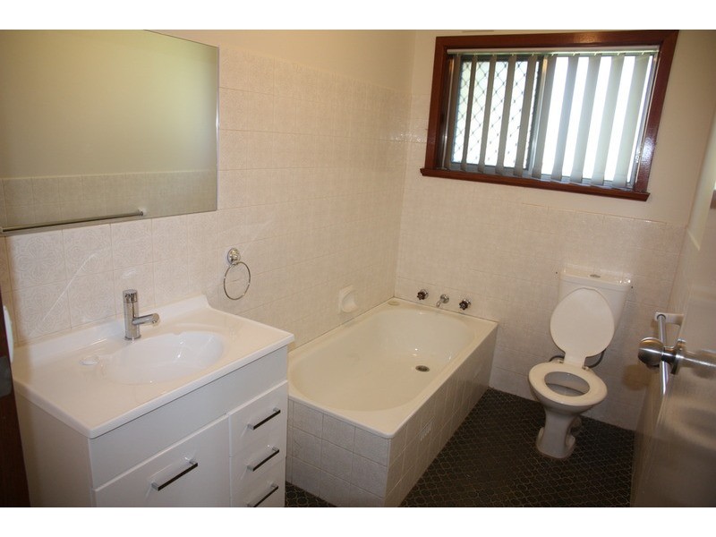 2 Huron Crescent, Lake Albert NSW 2650