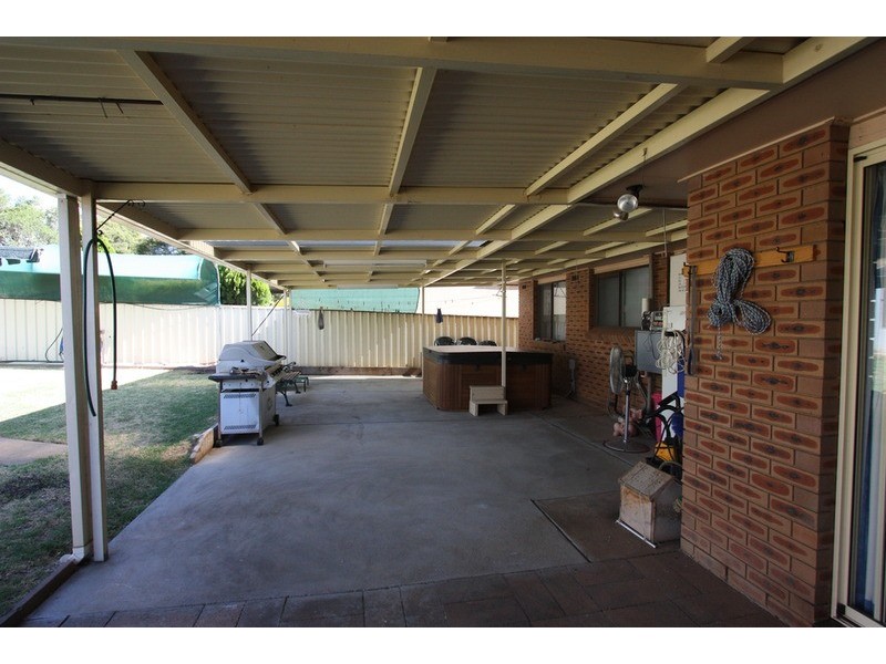 6 Swan Street, Ashmont NSW 2650