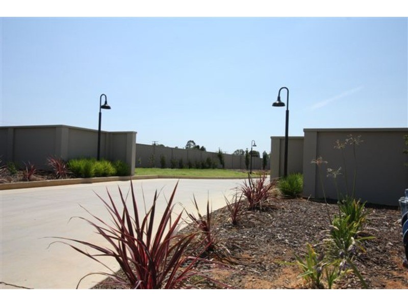 18/124 Mima Street, Glenfield Park NSW 2650