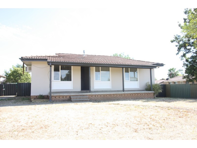 7 Flynn  Place, Tolland NSW 2650