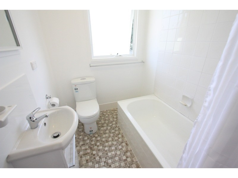 7 Flynn  Place, Tolland NSW 2650