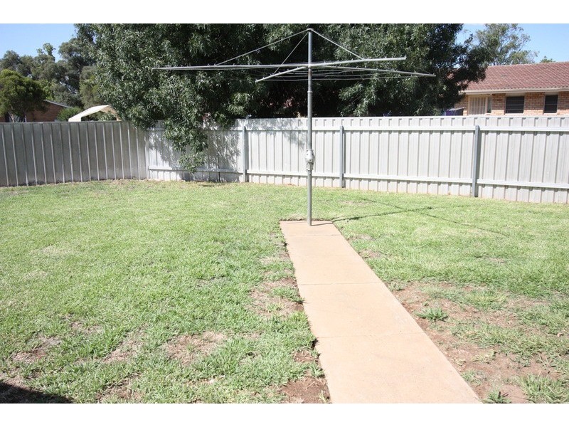 7 Flynn  Place, Tolland NSW 2650
