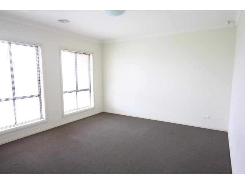 50 Yarrawah Crescent, Bourkelands NSW 2650