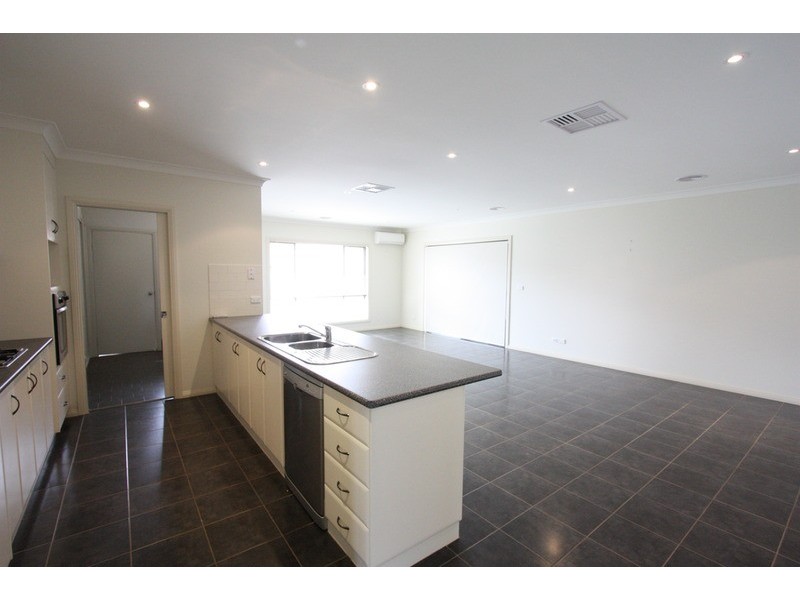 50 Yarrawah Crescent, Bourkelands NSW 2650